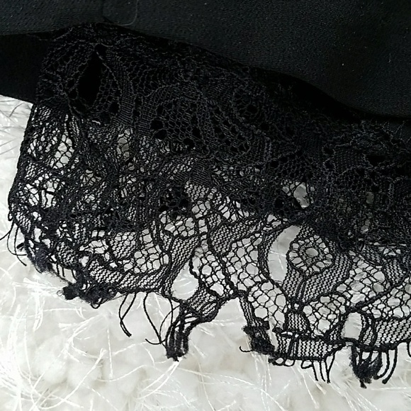 Black lined shorts with black lace - Picture 6 of 6